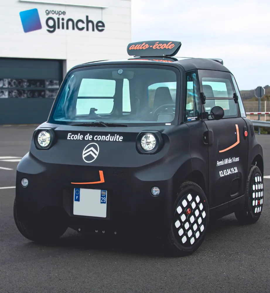 Présentation d'un véhicule auto école équipé